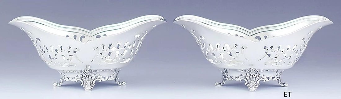 1907-1947 Nice Pair Tiffany & Co Sterling Silver Openwork Baskets / Dishes: Brand: Tiffany & Co.,Age: 1907-1947,Composition: Sterling Silver,Maker: Tiffany & Co.,Year Made: 1907-1947 Presented is a lovely pair of Tiffany & Co sterling silver openwork baskets. This pair dates