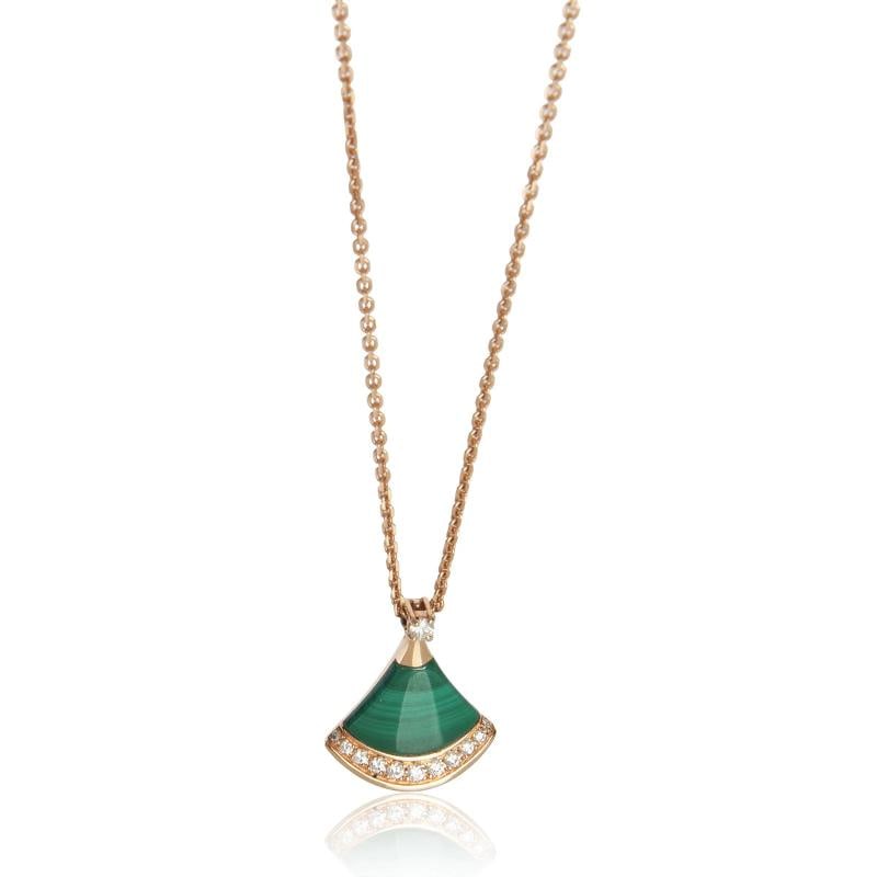 BVLGARI Rose Gold Malachite and Diamond Diva's Dream Necklace: Condition: Pre-owned - Good,Pendant Shape: Round Brilliant,Necklace Length: 17 in,Country of Origin: Italy,Clasp/Buckle Type: Lobster Claw,With Original Box/Packaging: Yes,With Papers: Yes,Side Stone