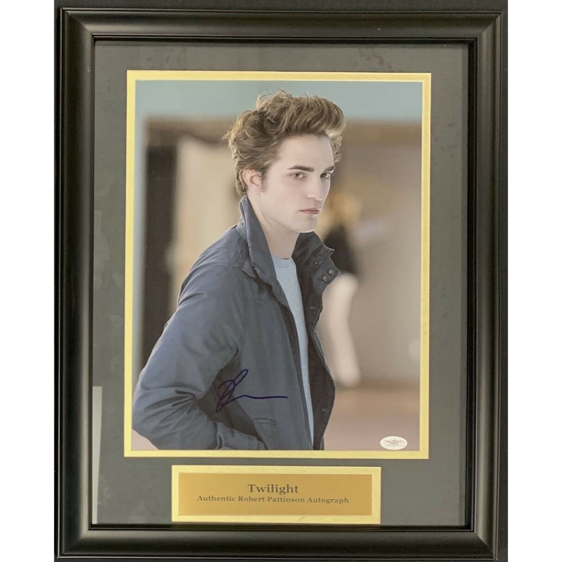 Robert Pattinson Signed Custom Framed Twilight 11x14 Photo JSA: Robert Pattinson Signed Custom Framed Twilight 11x14 Photo JSA
