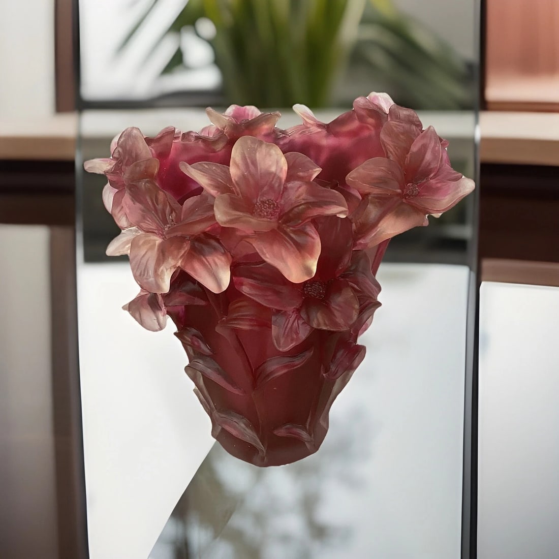 Nancy Daum Style Crystal Iris Vase H8?? Red Ombré Heavy Art Glass Maker Unknown (1 of 10)