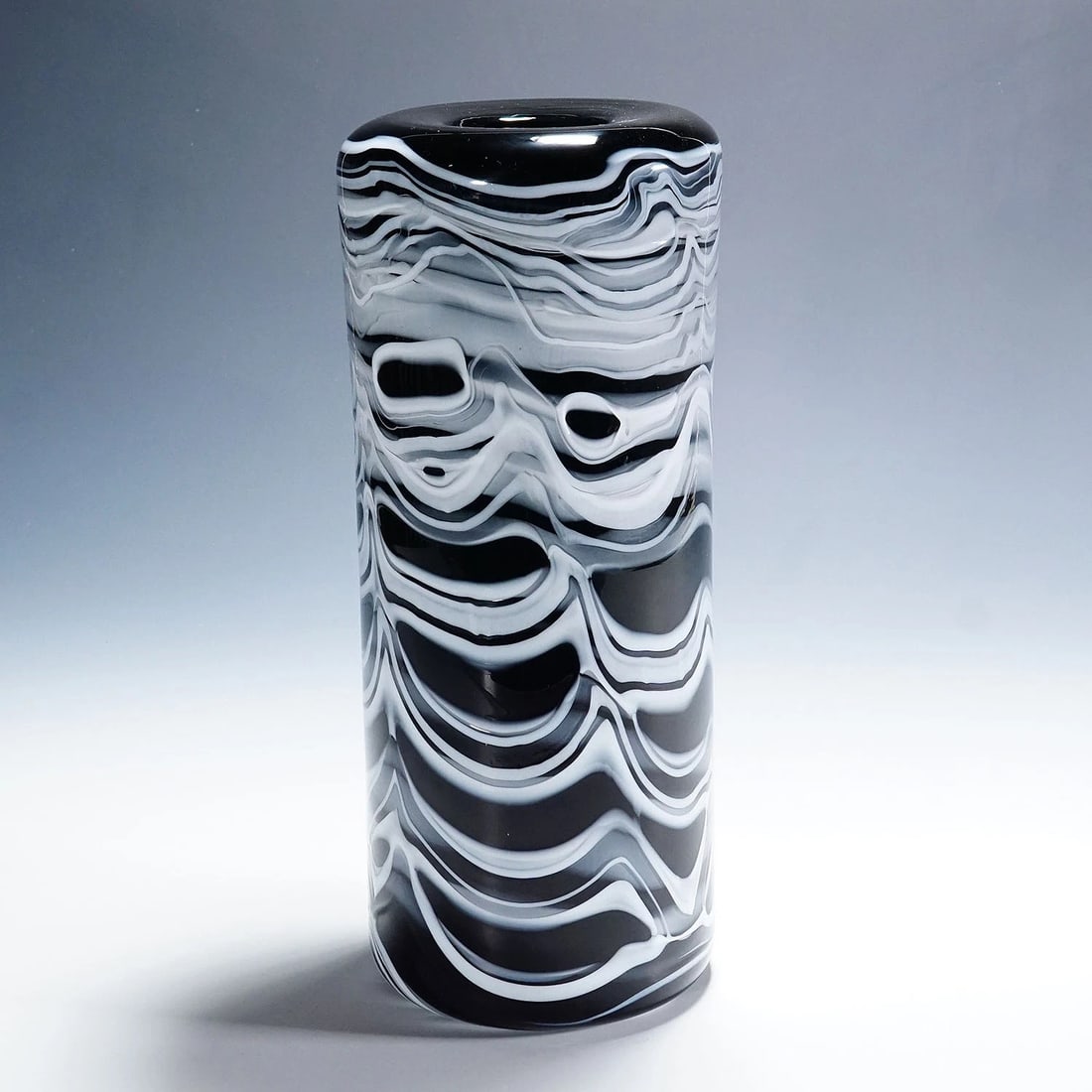 Large Mexico Vase by Toni Zuccheri for Venini 1970s: height: 13.98 inchesdiameter: 5.51 inches. Condition: Used,Brand: ArtGlass,Type: Vase,Country of Origin: Mexico