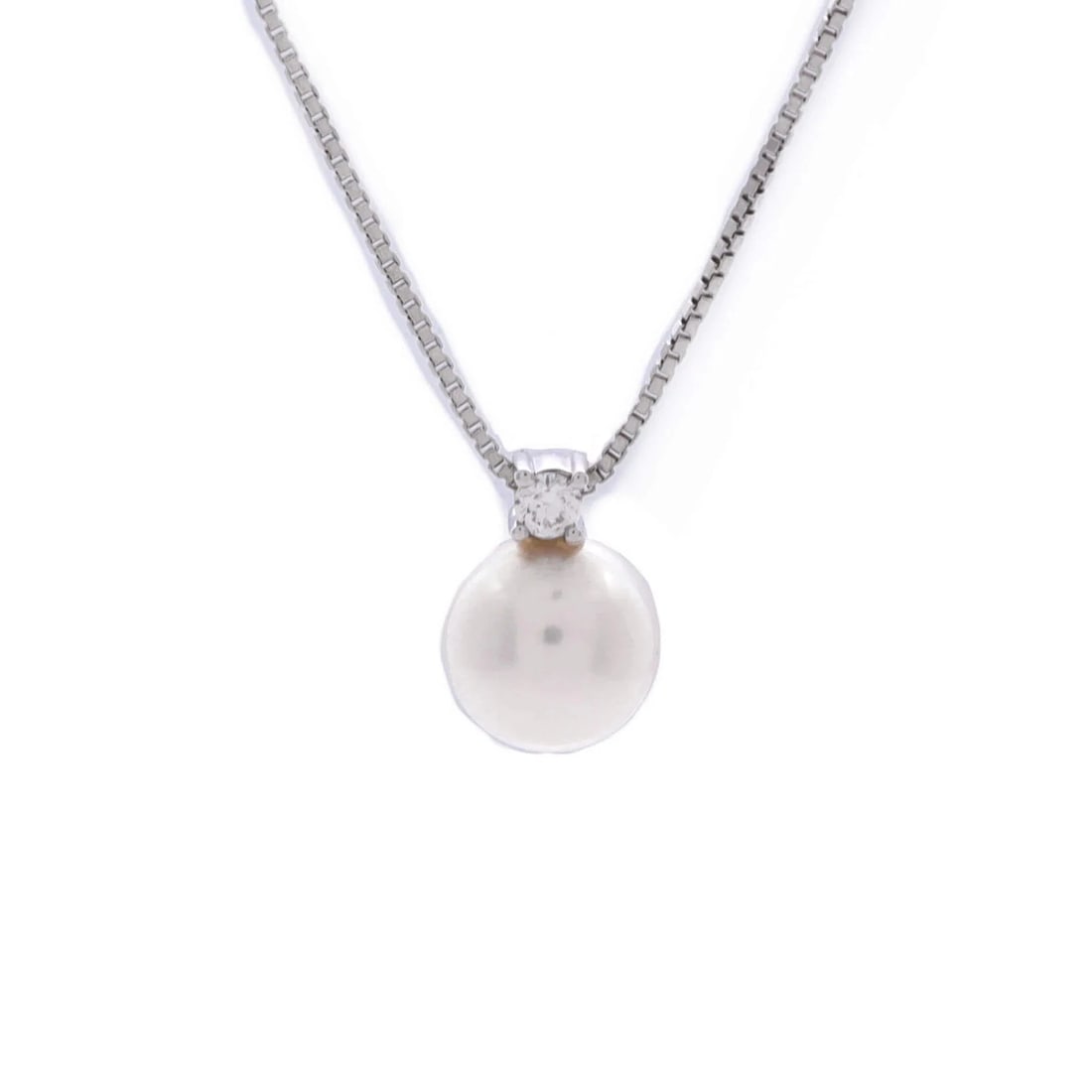Damiani Le Perle Pendant Necklace 18K White Gold with Pearl and Diamond: Condition: Pre-owned - Good,Brand: Damiani,Main Stone: Unknown,Metal: 18K White Gold,Metal Purity: 18K,Style: Pendant,Type: Necklace,Color: White Gold,Material: 14K White Gold, Diamond, Pearl, 18K