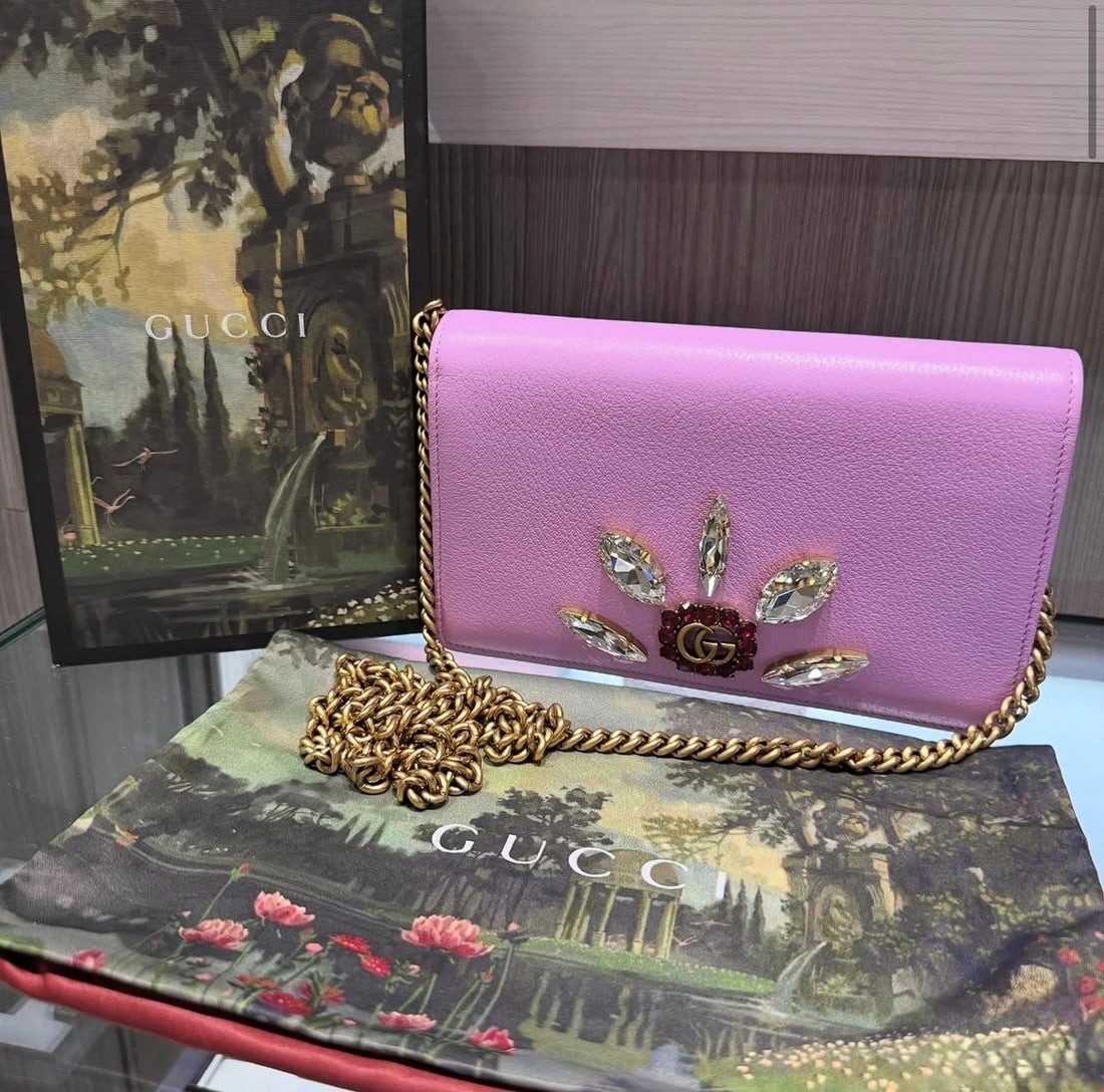 Gucci Pink Double G Marmont Marquise Ruby Stones Wallet on Chain: Condition: Pre-owned - Excellent,Brand: Gucci,Department: Women,Model: Gucci Marmont Marquise,Exterior Color: Pink,Style: Crossbody,Exterior Material: Pink leather,Product Line: Gucci MarmontThis rare