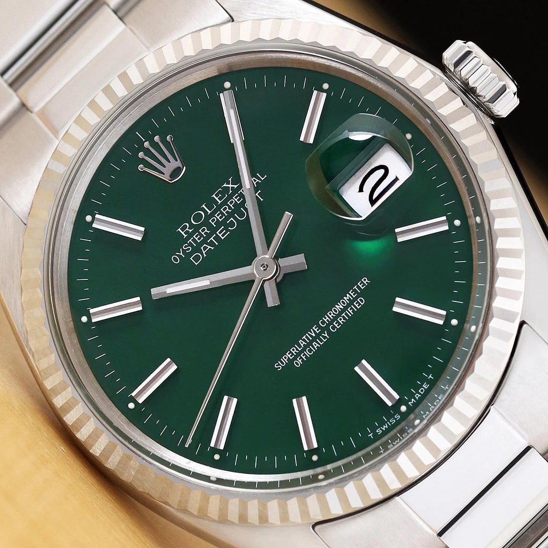 ROLEX MENS DATEJUST 16014 GREEN DIAL 18K GOLD STAINLESS STEEL OYSTER BAND WATCH: Condition: Pre-owned - Good,Bezel Color: Silver,Max Wrist Size: 7.26-7.5 in,Number of Jewels: 27 Jewels,Indices: Stick Indexes, 12-Hour Dial,Bezel: Rolex 18K White Gold Fluted Bezel,Band/Strap: Bracel