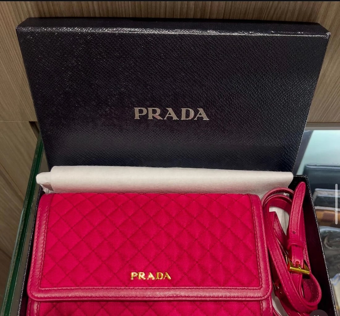 Prada Pink Tessuto Quilted Mini Crossbody Wallet Bag Ibisco: Condition: Pre-owned - Good,Brand: PRADA,Department: Women,Size: Mini,Exterior Color: Pink,Model: Prada Tessuto,Style: Crossbody,Finish: Quilted,Exterior Material: Nylon