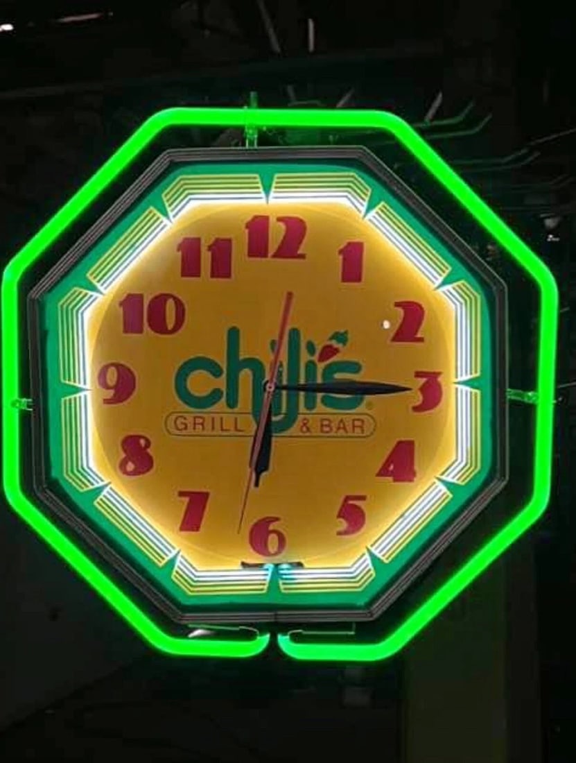 Vintage Chilis Bar and Grill Neon Clock 22 (1 of 6)
