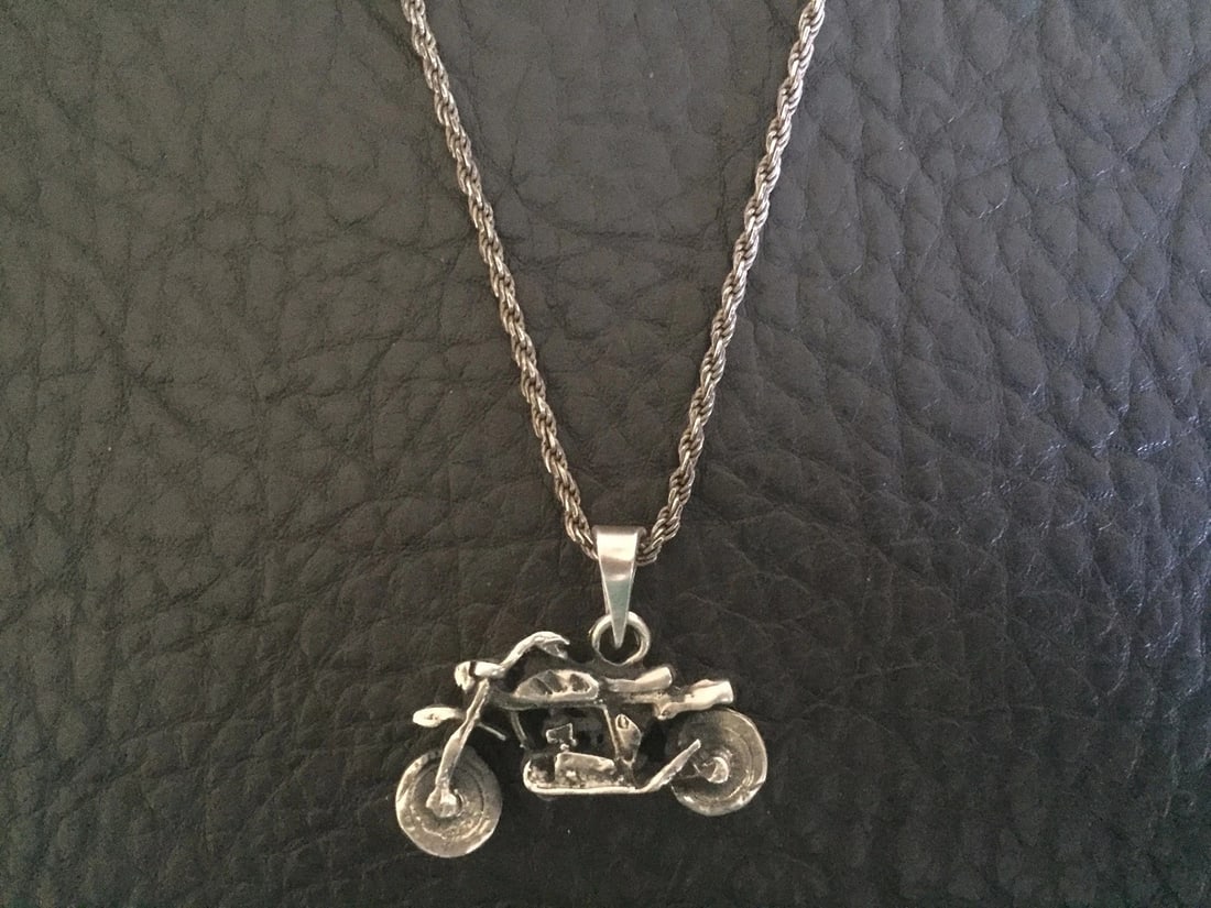 VINTAGE 1980'S STERLING SILVER MOTORCYCLE PENDANT MENS ROPE CHAIN NECKLACE: Condition: Pre-owned - Good,Chain Style: Rope,Gender: Male,Type: Chain,Color: Silver,Brand: Handmade,Style: Pendant,Material: STERLING SILVER,Theme: Biker,Metal Purity: 925,Metal: Sterling Silver