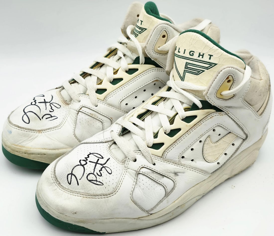 Gary Payton Auto Signed White Game Used Nike Shoes Supersonics Size 13 Beckett: Player: Gary Payton,Team: Seattle Supersonics,Sport: Basketball-NBA,Product: Shoes,Signed: Yes,Autograph Authentication: Beckett Authentication Services (BAS),Original/Reprint: Original,Country of Ori