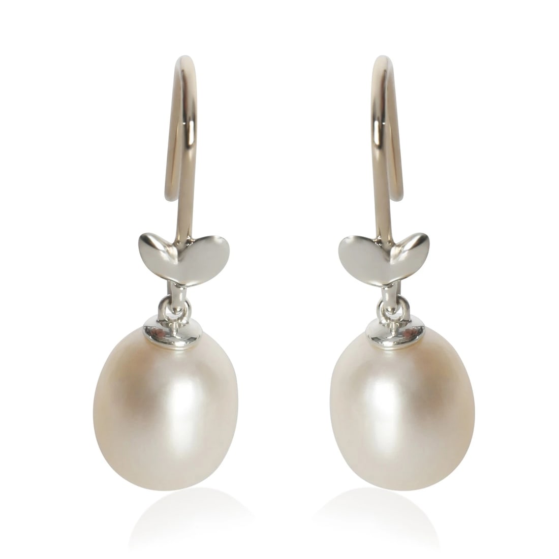 Tiffany & Co. Sterling Silver Pearl Olive Leaf Earrings: Condition: Pre-owned,Item Length: 26 mm,Country of Origin: Italy,With Original Box/Packaging: Yes,Side Stone Type: No Stone,Main Stone: Pearl,Metal Purity: 925,With Papers: No,Gross Weight (grams): 2.