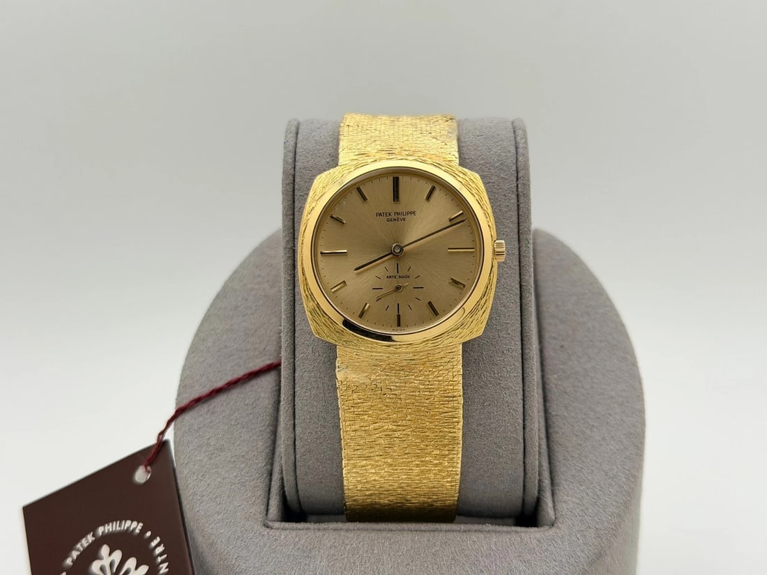 Vintage Patek Philippe Calatrava 3525 32mm Champagne Dial 18k Yellow Gold (1 of 12)