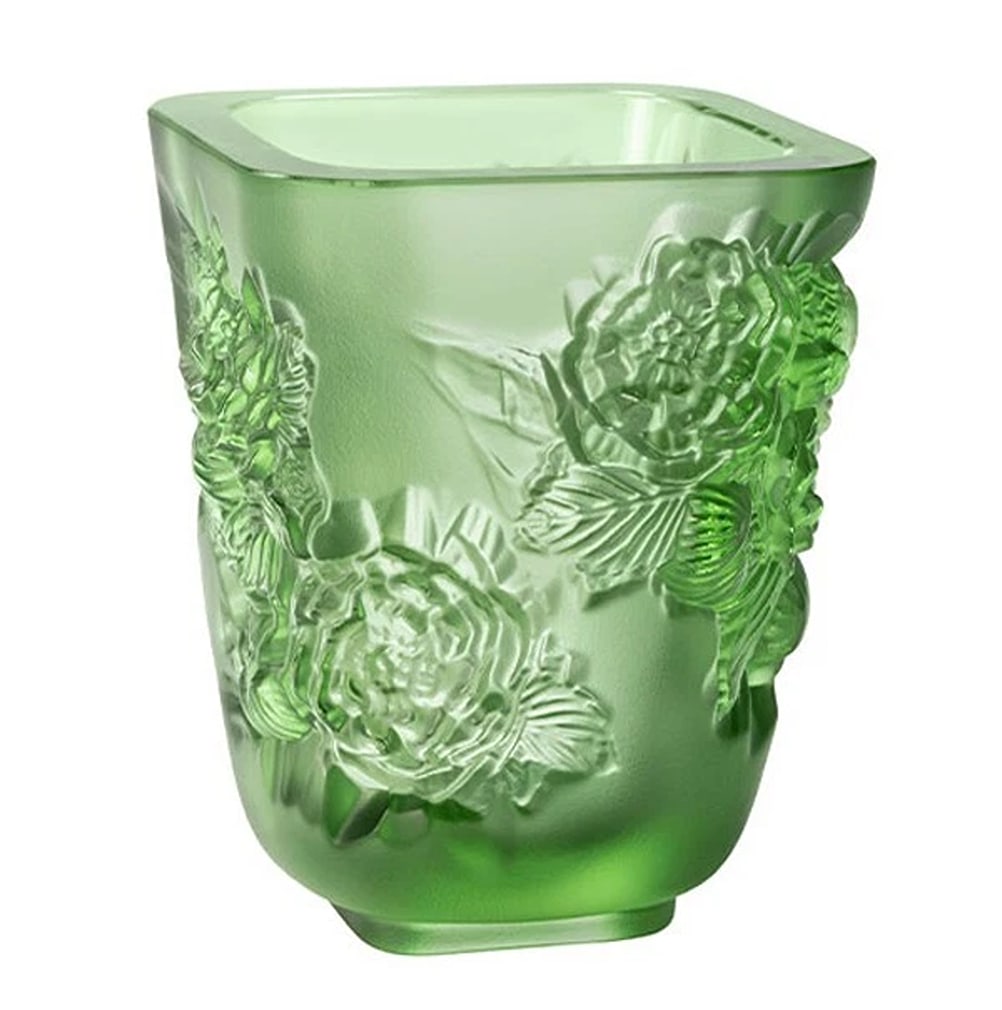 Lalique Pivoines Small Vase Green Crystal Ref.10708800 - Official Lalique: Lalique Pivoines Small Vase Green Crystal Ref.10708800Green CrystalDimensions: H 5.51 "x L 4,72" x W 4.72 " (H 14 cm x L 12 cm x I 12 cm)Handcrafted in France