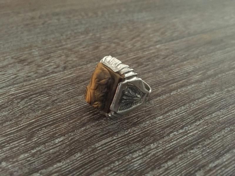 VINTAGE ART DECO STERLING SILVER TIGERS EYE INTAGLIO SOLDIER MENS RING SZ.8.5 - 5