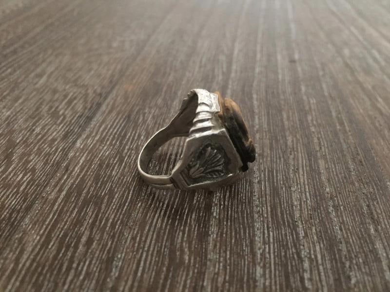 VINTAGE ART DECO STERLING SILVER TIGERS EYE INTAGLIO SOLDIER MENS RING SZ.8.5 - 9