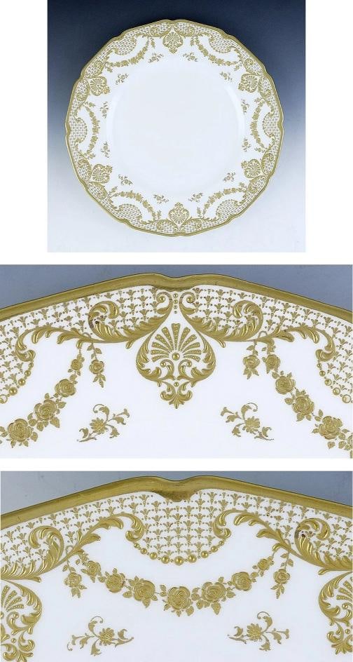 12 c1920 English Porcelain Royal Doulton Gilt Dinner Plates - 3