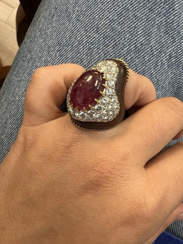 VINTAGE 18k Yellow Gold, Wood, Diamond & Ruby Cocktail Ring Vintage 1970s - 3