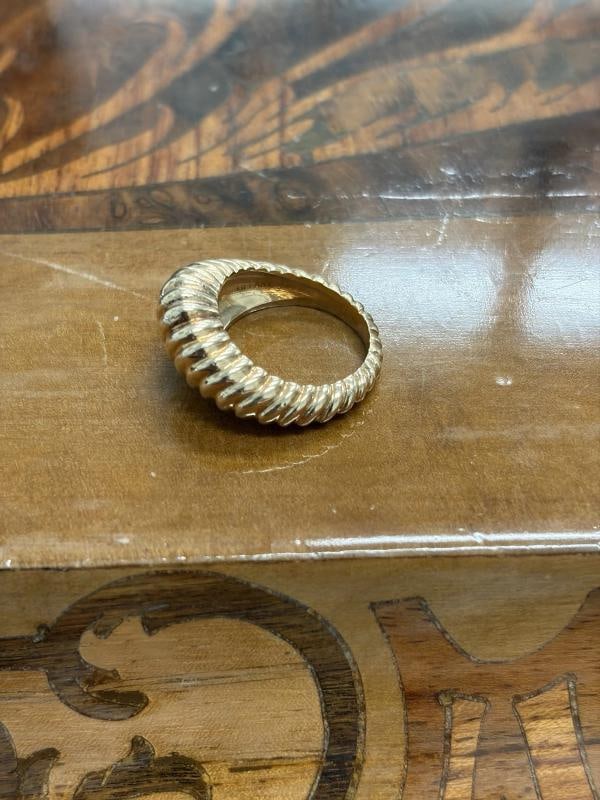 TIFFANY & CO. Retro 1950s 14k Yellow Gold Scalloped Ring - 4