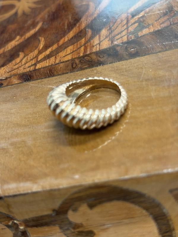 TIFFANY & CO. Retro 1950s 14k Yellow Gold Scalloped Ring - 5