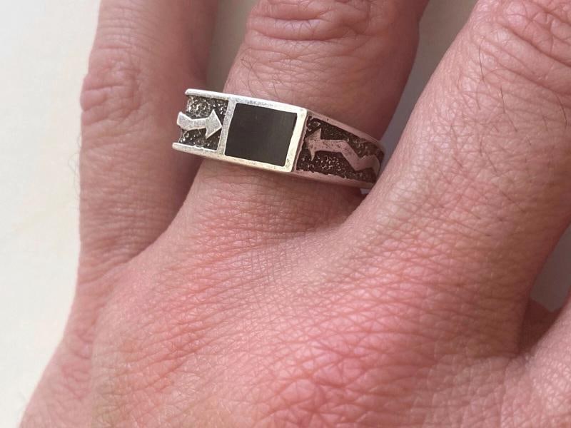 1980'S RARE STERLING SILVER NEW WAVE LIGHTNING BOLT ARROWS ONYX MENS RING SZ.11 - 10