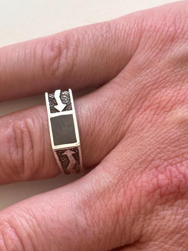 1980'S RARE STERLING SILVER NEW WAVE LIGHTNING BOLT ARROWS ONYX MENS RING SZ.11 - 12