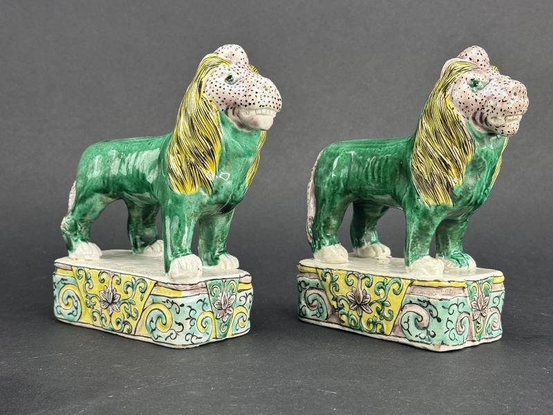 Lovely Pair Chinese Qing Sancai 3 Color Green Glaze Lion Statue Figurines - 2