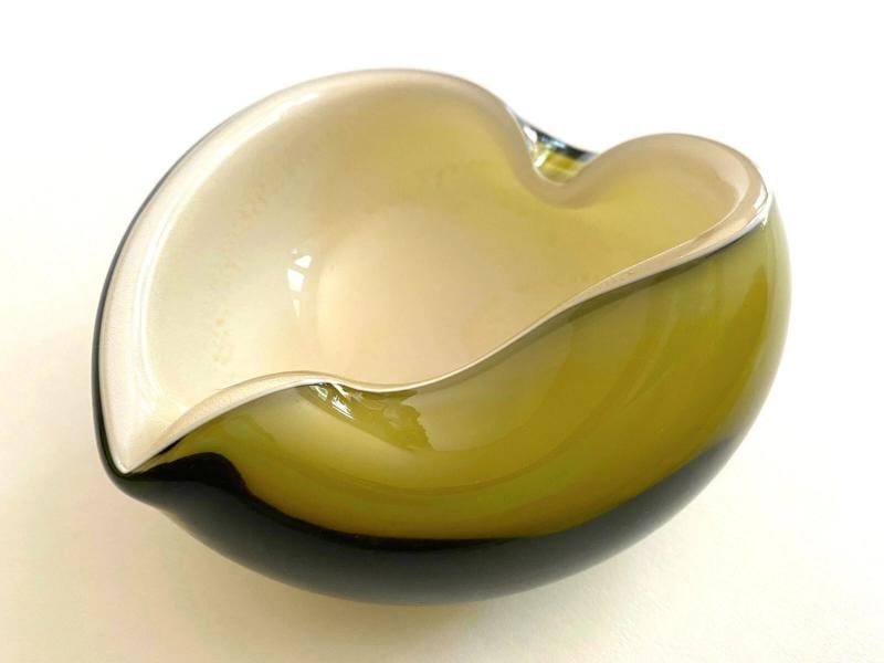 MODERNIST BARBINI MURANO ART GLASS OLIVE GREEN GOLD LEAF SOMMERSO HEART BOWL - 2
