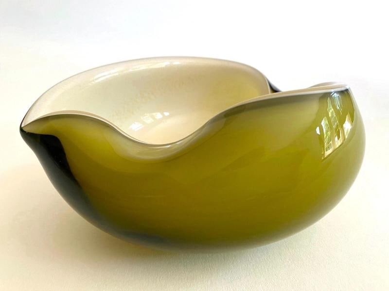 MODERNIST BARBINI MURANO ART GLASS OLIVE GREEN GOLD LEAF SOMMERSO HEART BOWL - 4