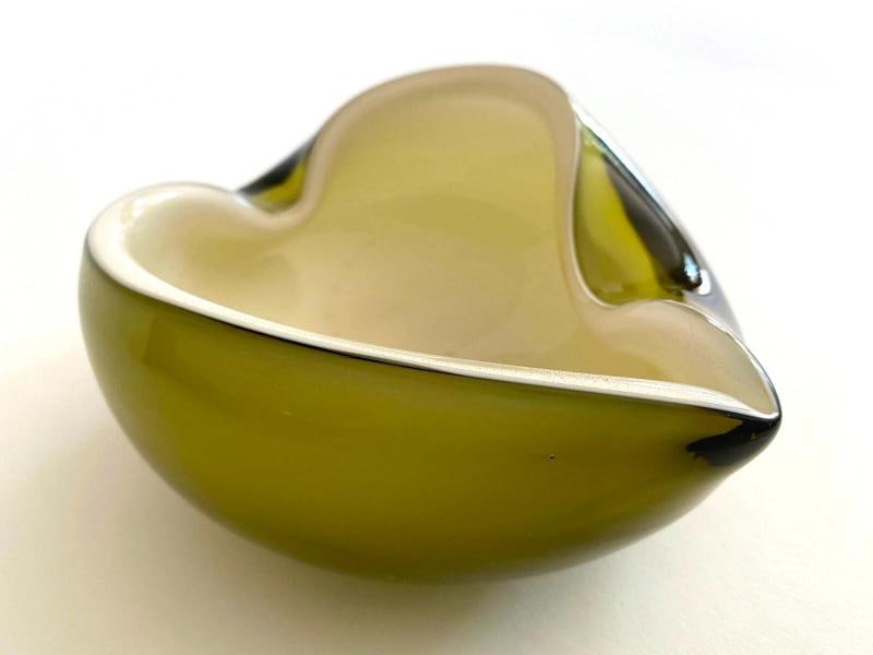 MODERNIST BARBINI MURANO ART GLASS OLIVE GREEN GOLD LEAF SOMMERSO HEART BOWL - 6