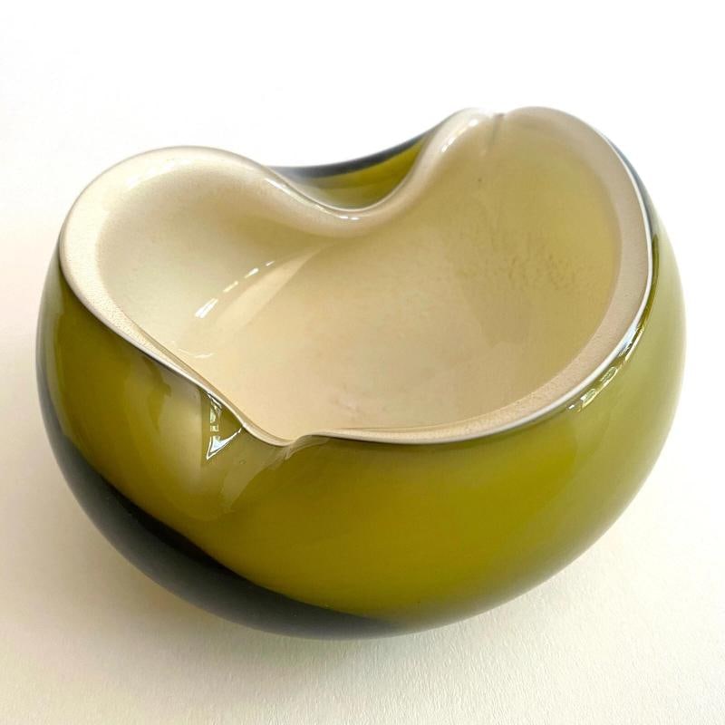 MODERNIST BARBINI MURANO ART GLASS OLIVE GREEN GOLD LEAF SOMMERSO HEART BOWL - 9