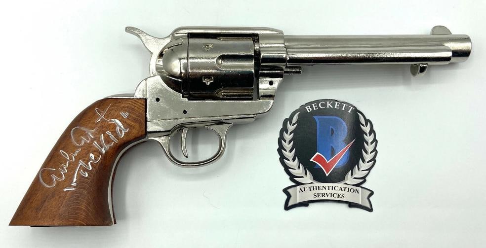 EMILIO ESTEVEZ SIGNED AUTOGRAPH GUN YOUNG GUNS BILLY THE KID BECKETT BAS WITNESS: Movie: YOUNG GUNS,Autograph Authentication: Beckett,Signed: Yes,Industry: Movies,Original/Reproduction: Original,Signed by: EMILIO ESTEVEZ,Country of Origin: United States 