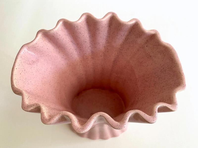 1950'S MID CENTURY MODERN BAUER ART POTTERY PINK SPECKLE FLUTED LRG FLOWER VASE - 10