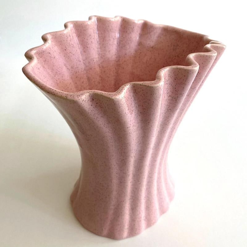 1950'S MID CENTURY MODERN BAUER ART POTTERY PINK SPECKLE FLUTED LRG FLOWER VASE - 4