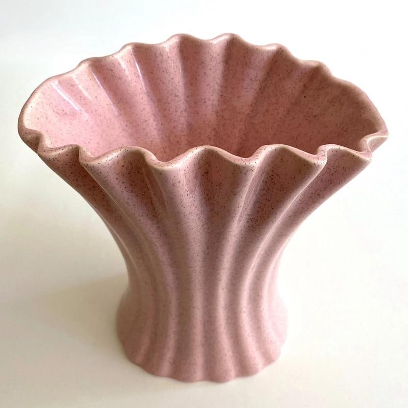 1950'S MID CENTURY MODERN BAUER ART POTTERY PINK SPECKLE FLUTED LRG FLOWER VASE - 6