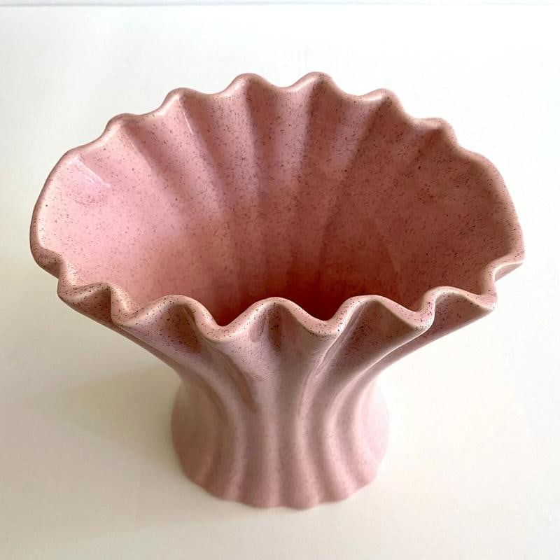 1950'S MID CENTURY MODERN BAUER ART POTTERY PINK SPECKLE FLUTED LRG FLOWER VASE - 8