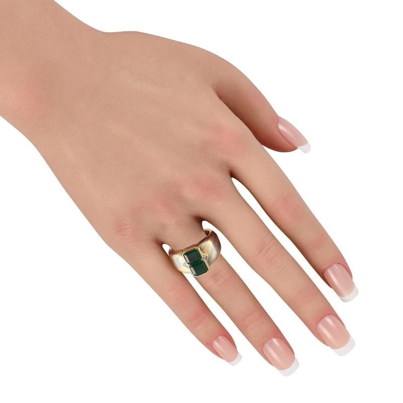 18K Yellow Gold 3.0ct Emerald Ring - 3