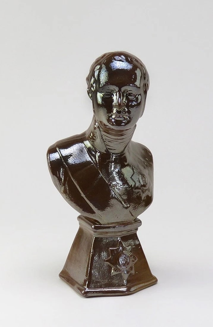 Rare 1700s Fulham Pottery English Bust of 18th c. Military Man Wearing Medal (1 of 6)