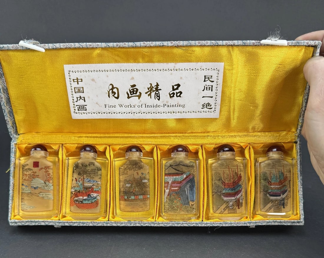 Superb Set 6 Chinese Reverse Painted Hand Painted Snuff Bottles in Fitted Case (1 of 9)
