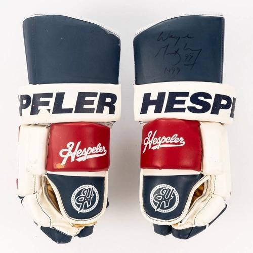 Wayne Gretzky New York Rangers Hespeler Game Model Hockey Gloves PSA DNA COA: Sport: Hockey,Player: Wayne Gretzky,Signed: Yes,Original/Reprint: Original,Autograph Authentication: Professional Sports Authenticator (PSA),Team: New York Rangers,Country of Origin: United States 