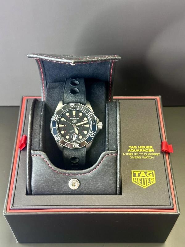 TAG HEUER Aquaracer Professional 300 WBP208C (1 of 14)