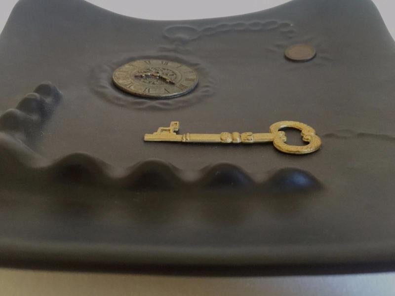 VINTAGE MID CENTURY MODERN MATTE BLACK 2 SQUARE DECORATIVE CERAMIC WALL PLATES - 8