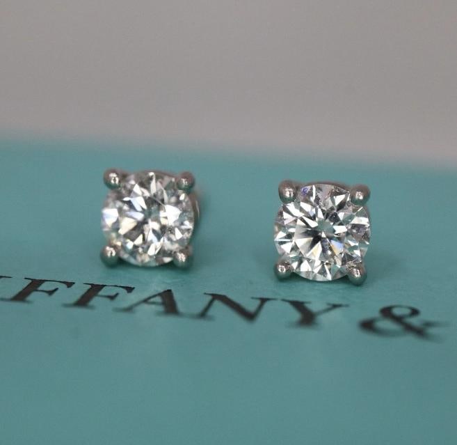 Tiffany & Co Platinum Round Brilliant Cut Diamond Stud Earrings .60ct VVS1 $6500: Condition: Pre-owned - Excellent: This item has been previously worn; however, it is in excellent condition. Any signs of wear should be shown and described in the sellerÃ¢â‚¬