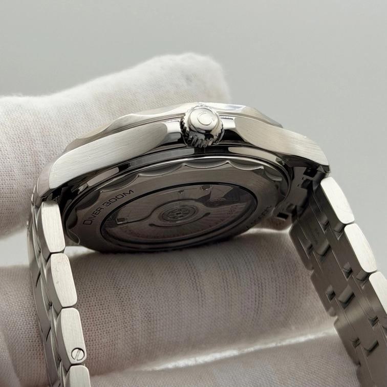 Omega Seamaster Diver 300M 210.30.42.20.04.001 42mm White Dial Steel Box Paper - 6