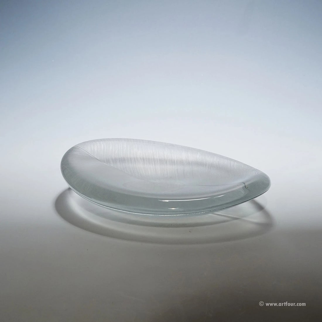 Large Vintage Art Glass Bowl by Tapio Wirkkala for Iittala 1950s: Condition: Used,Brand: ArtGlass,Material: Glass,Type: Art Glass,Handmade: Yes,Vintage: YesA rare art glass bowl, designed by Tapio Wirkkala for Iittala Glassworks in the 1950s. Mold-blown, crystal-cle