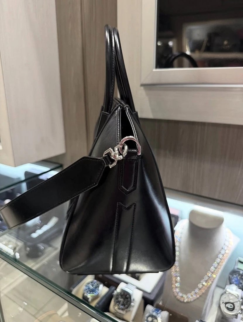 Givenchy Small Antigona Lock It Bag (2022) - 3