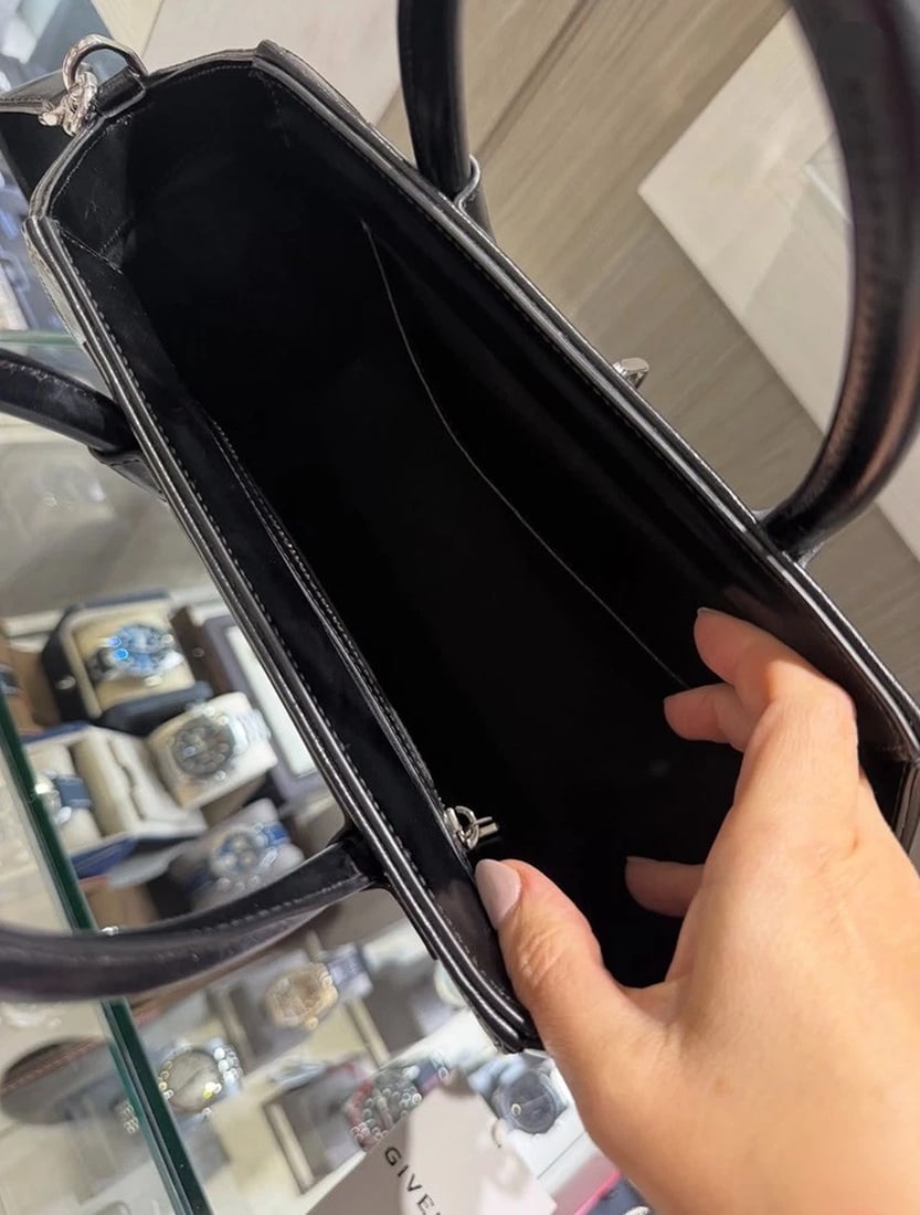 Givenchy Small Antigona Lock It Bag (2022) - 6