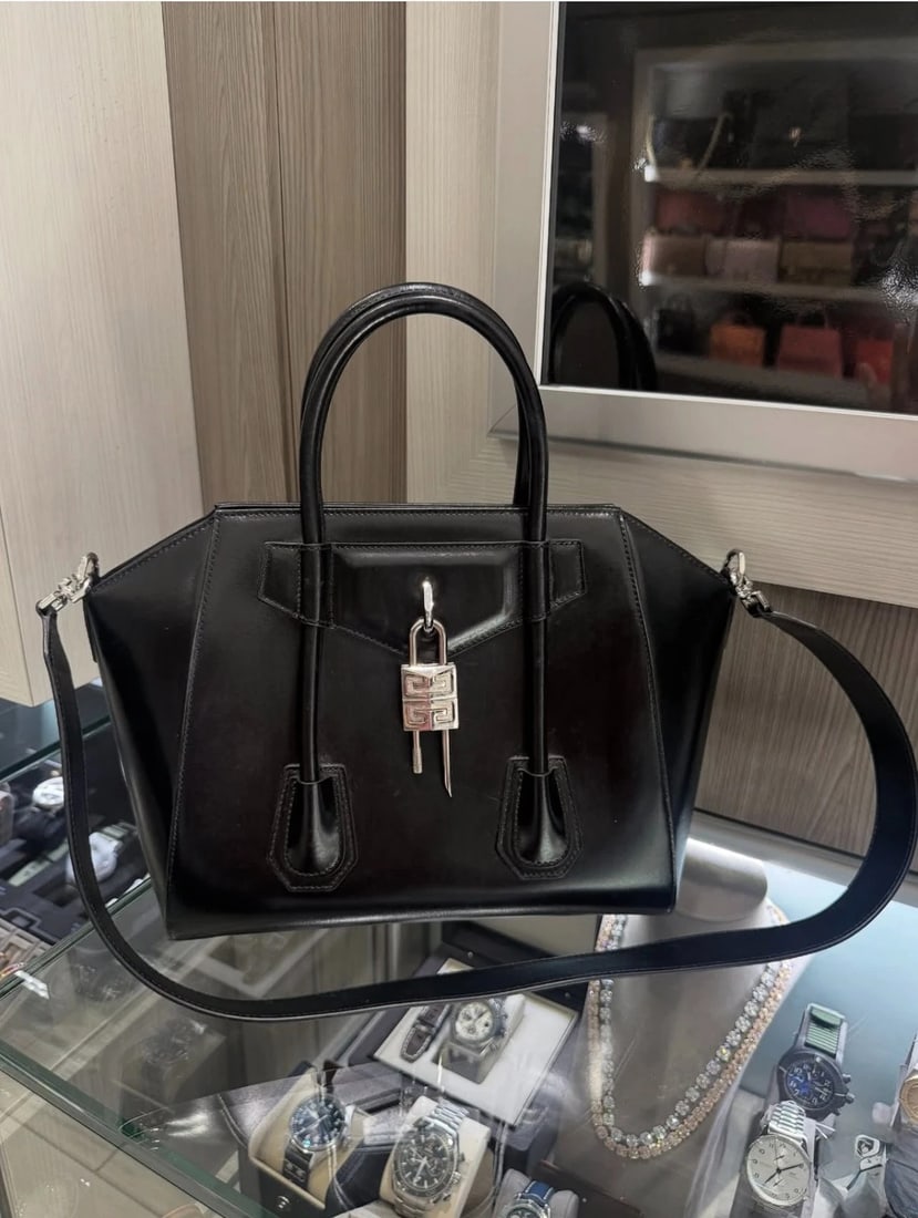 Givenchy Small Antigona Lock It Bag (2022) - 9