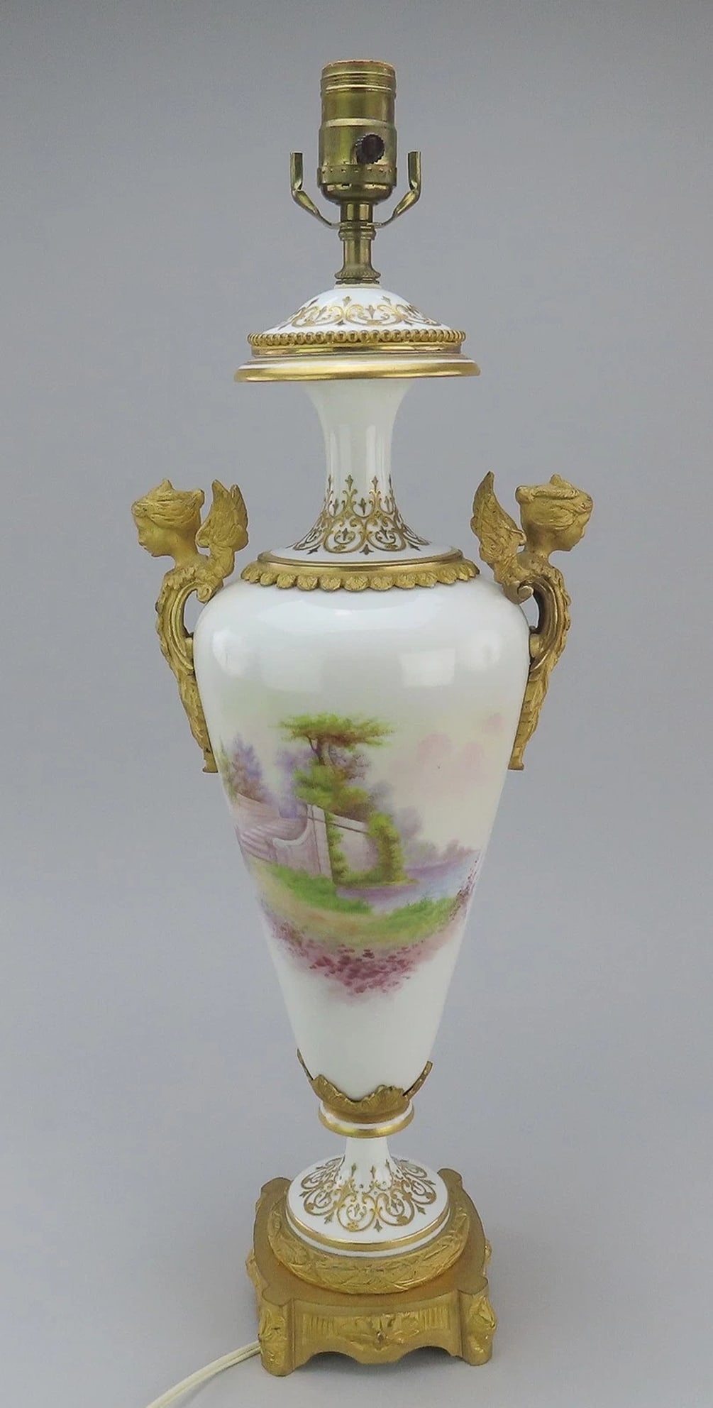 Stunning c1905 French Hand Painted Porcelain Ormolu Courting Scene Table Lamp (1 of 10)