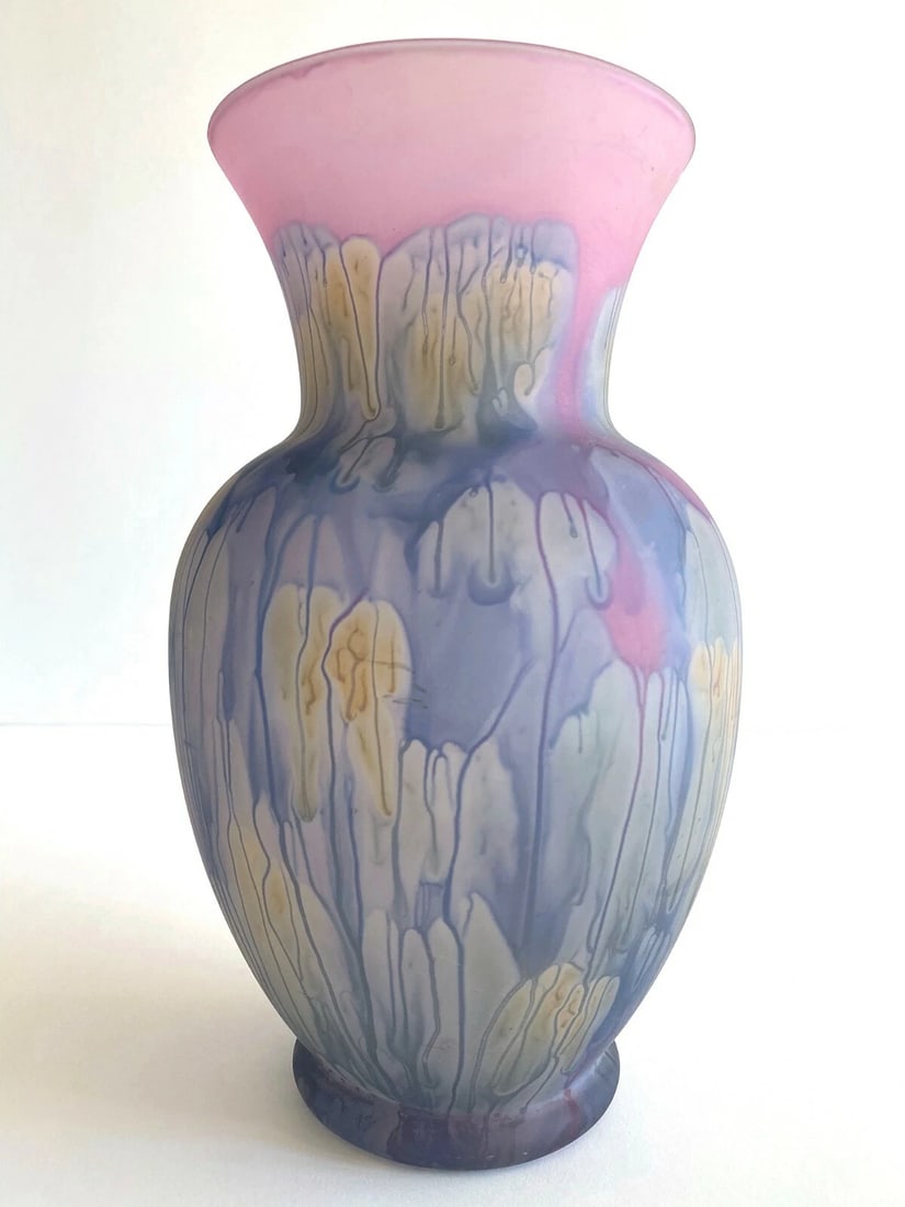 VTG 1980'S JERUSALEM ART GLASS HAND PAINTED FROSTED DRIP GLAZE LRG FLOWER VASE: MEASURES 10 3/4" H X 6" DIA BODY WITH A 5 1/4" DIA TOP OPENING AND A 3 3/4" DIA BASE.. Condition: Used,Country of Origin: Israel,Size: Large,Style: 1980s,Material: Glass,Theme: Art,Pattern: