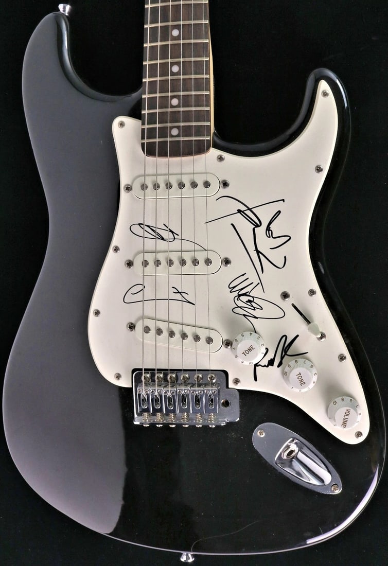 LINKIN PARK: Chester Bennington, Mike Shinoda, Brad Delson, Dave Ferrell & Rob Bourdon Signed Guitar (1 of 5)