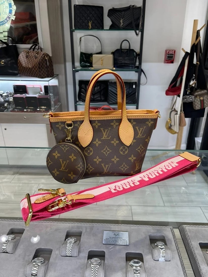 Louis Vuitton Neverfull BB Monogram with Peony Pink Interior: Condition: Pre-owned - Excellent,Brand: Louis Vuitton,Accessories: Pochette, Dust Bag, With Strap,Department: Women,Exterior Color: Brown,Model: Neverfull,Style: Totes,Exterior Material: Canvas Coated
