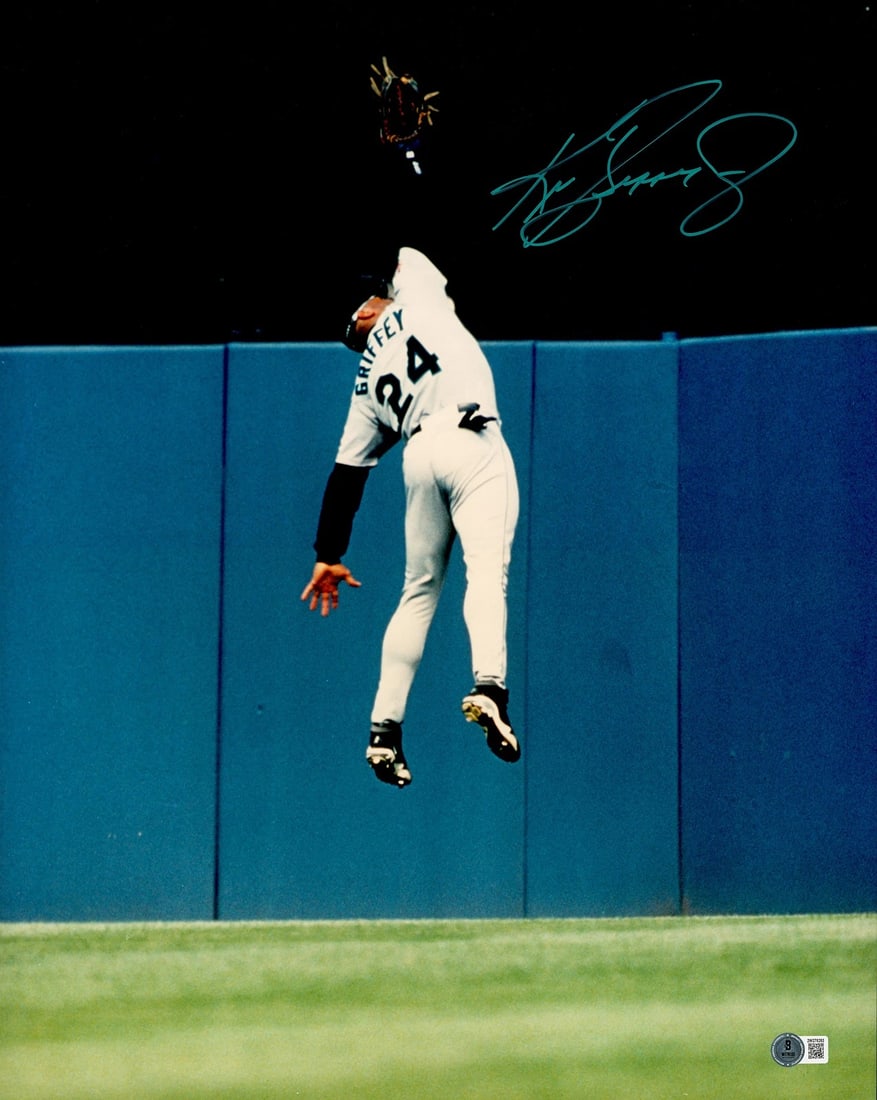 Ken Griffey Jr. Signed 16x20 Photo Seattle Mariners (Wall Catch) Beckett Wit: Player: Ken Griffey Jr.,Team: Seattle Mariners,Sport: Baseball-MLB,Product: Photo,Signed: Yes,Autograph Authentication: Beckett Authentication Services (BAS),Original/Reprint: Original,Country of Orig